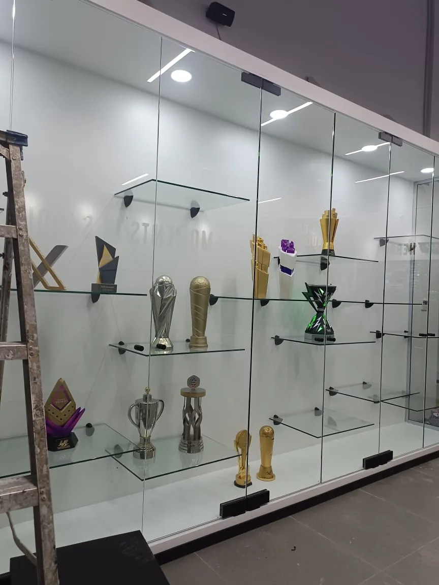 قواطع زجاجية عصرية بمظهر فخم